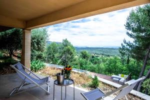 Studio Panoramic with the pool near Saint Victoire Aix en Provence