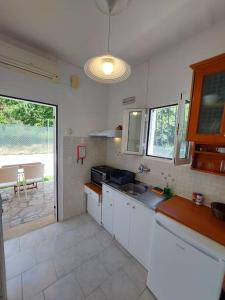 Villa Eleni (Studio 2) Fully equiped, near the sea