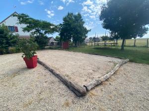 Chalets Mobilhome sous chalet en bois au calme a la ferme : photos des chambres