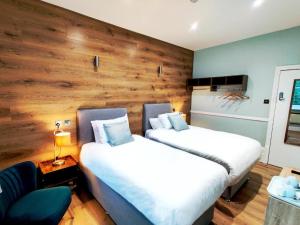 Standard Twin Room room in The Swan Hotel