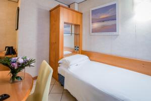 Single Room room in Hotel Paradise