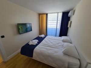 45th floor LUX 2 room apartment Orbi City