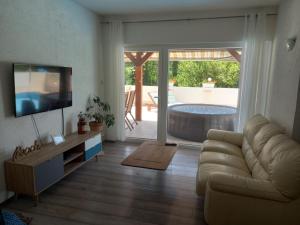 Vila Brig 108 - private swimming pool and jacuzzi