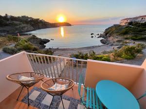 AZUR-Les pieds dans l'eau-Vue sur Mer et Clocher de Collioure en toile de fond - WIFI FIBRE- PARKING Couvert