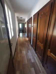 Maisons de vacances Villa avec piscine et jacuzzi en bordure de foret : photos des chambres