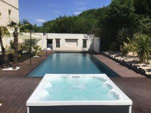 Villas Magnifique villa avec piscine chauffee et jacuzzi : photos des chambres