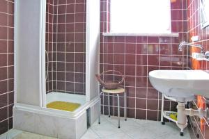 Cottage by Lake Dabrowa with Fishing