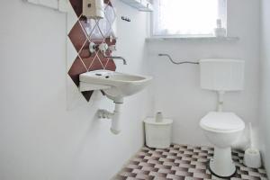 Cottage by Lake Dabrowa with Fishing