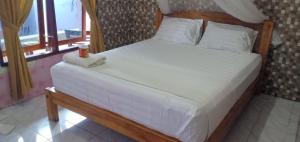 Phòng Giường Đôi Có Phòng Tắm Riêng (Double Room with Private Bathroom)