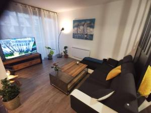 Appartement rénové 50m2 à 2 pas du port et plage!