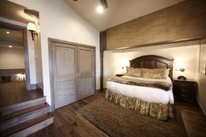 Deer Valley Two Bedroom Loft Suite with Easy Access toPark City has to Offer condo