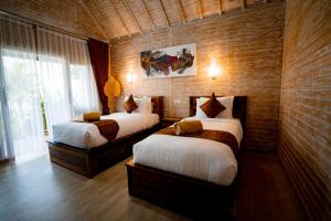 Phòng Deluxe 2 Giường Đơn Nhìn Ra Biển (Deluxe Twin Room with Sea View)