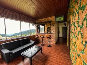 Friendly Hills Hotel