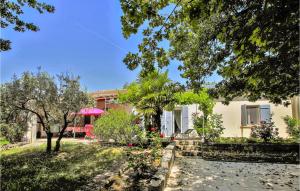 Maisons de vacances Stunning home in Le Thor with WiFi and 4 Bedrooms : photos des chambres