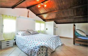 Maisons de vacances Stunning home in Le Thor with WiFi and 4 Bedrooms : photos des chambres