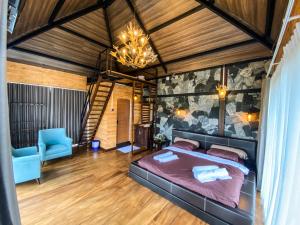 Friendly Hills Hotel