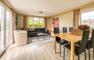 Lovely Stacaravan In Tzummarum