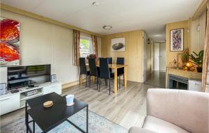 Lovely Stacaravan In Tzummarum