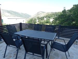 Apartment Gajo with swimming pool near Split