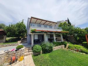 Beach Apartment More