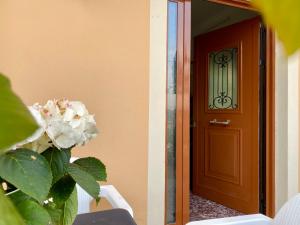 Montsenigos Garden Apartment