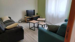 APPARTEMENT, LA ROUTE DES GRANDES ALPES , 6 couchages, GARAGE pour motards, cyclistes, POSSIBILITÉ de studios supplémentaires, si plus de 6 pers