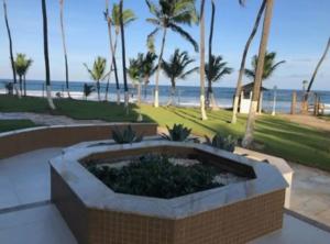 Village pé na areia com limpeza