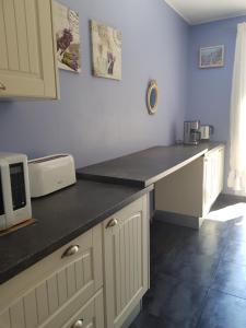 Villas VILLA avec piscine WIFI parking (Villeneuve Loubet) : photos des chambres