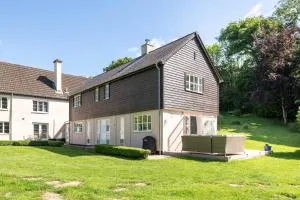 Osbornes Holiday House near Exeter with swimming pool - Whitestone