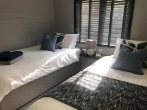 L19 - Penrhyn Spa Lodge with Hot Tub - 贝塞斯达