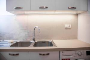 Konstantinos Stylish Brand New Apt in the heart of Athens