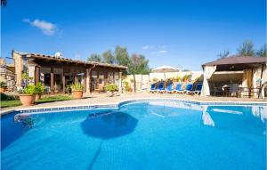 Amazing Home In Sineu