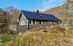 4 Bedroom Beautiful Home In Lyngdal - Grønsfjord