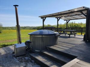 Purenes - Barrel shaped pod with hot tube
