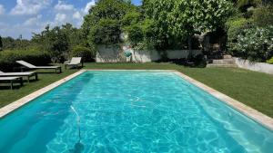 Appartements Exclusif Appart piscine chauffee de luxe 10 min centre AixenPc Belvoir SISSI : photos des chambres