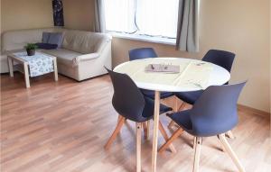 Cozy Home In Behrenhoffneu Dargel