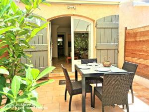 Appartement 16 en duplex, deux chambres - LES SUITES DE ROBINSON - Résidence avec piscine en bord de Siagne, à Mandelieu-La-Napoule