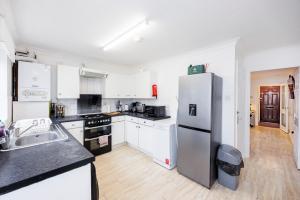 Cosy 2 Bed House w Parking nr Excel Docklands