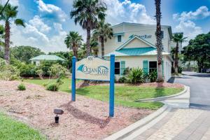 Dog-friendly vacation home close to the beach with pool & screened porch