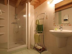 Maisons de vacances Gite Saint-Julien-Chapteuil, 4 pieces, 8 personnes - FR-1-582-296 : photos des chambres