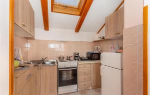 1 Bedroom Lovely Apartment In Matulji