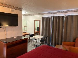 American Inn - Perris