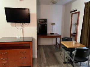 American Inn - Perris