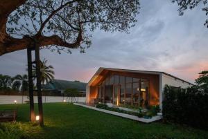 Nutnicha river house