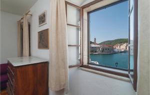 Beautiful Apartment In Pucisca With 1 Bedrooms And Wifi