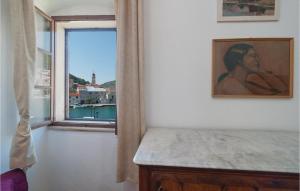 Beautiful Apartment In Pucisca With 1 Bedrooms And Wifi