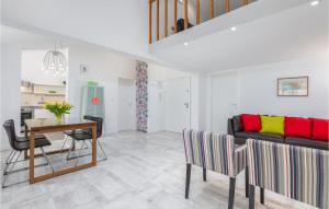 Beautiful Home In Stinjan With Kitchen