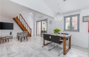 Beautiful Home In Stinjan With Kitchen 