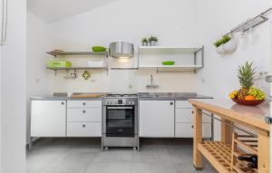 Beautiful Home In Stinjan With Kitchen