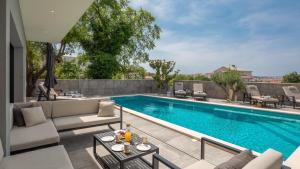 Luxury Villa IN with Heated Pool